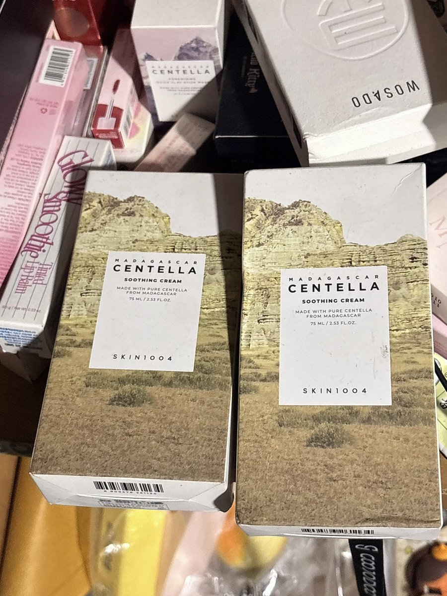 Palmy3294's tweet photo. โล๊ะของค่ะเรารวมส่งให้ทุกชิ้น  
Centella หลอดละ 200฿ รส new💖
ลิปvdl 02,04 แท่งละ 150฿ รส new💖 สีฮิตพี่เกา🎀
 Romantic ใช้2ครั้ง 140฿ รส
ขนตา80฿ รส ได้ทั้งหมด
#ส่งต่อเครื่องสำอาง #ส่งต่อเครื่องสำอางค์ #ส่งคสอ #ส่งต่อสกินแคร์ https://t.co/6S2gR9H2Is