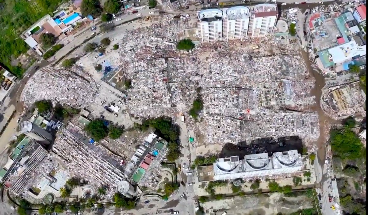 RxndRoll's tweet photo. Se habla mucho de las casitas azules del complejo "Hugo Chávez", pero muy poco de las OPP (Obra Pública Presidencial)...mucha devastación y, por su altísimo número de habitantes, muy probablemente donde hubo más víctimas.
Son los que más han denunciado el abandono del Estado https://t.co/nXsuLt25vl