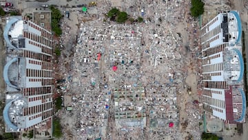 RxndRoll's tweet photo. Se habla mucho de las casitas azules del complejo "Hugo Chávez", pero muy poco de las OPP (Obra Pública Presidencial)...mucha devastación y, por su altísimo número de habitantes, muy probablemente donde hubo más víctimas.
Son los que más han denunciado el abandono del Estado https://t.co/nXsuLt25vl