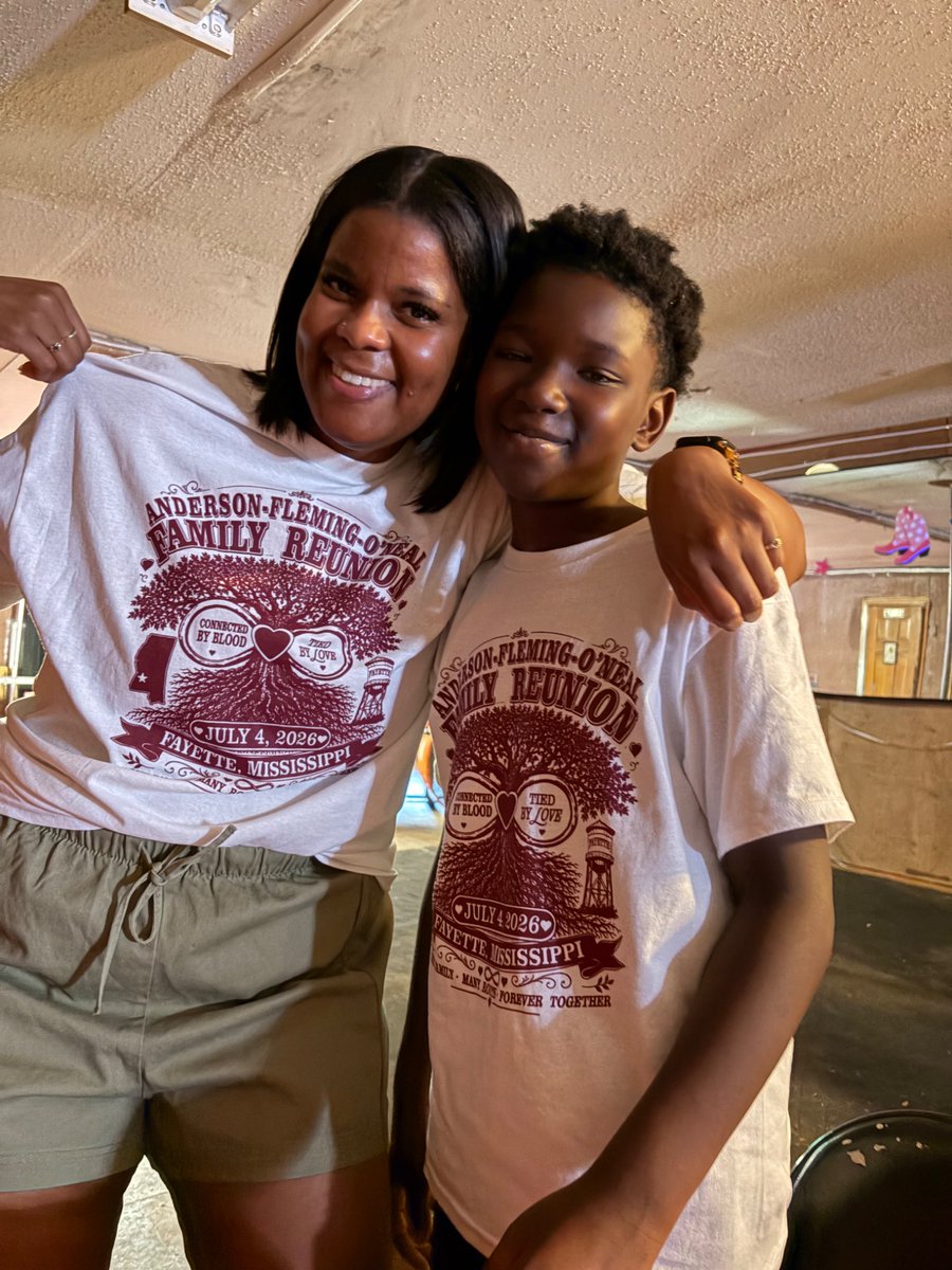 AllDaFeels5's tweet photo. 2 Family Reunions on the same day 10/10 highly recommend! https://t.co/R70rKwvQYp