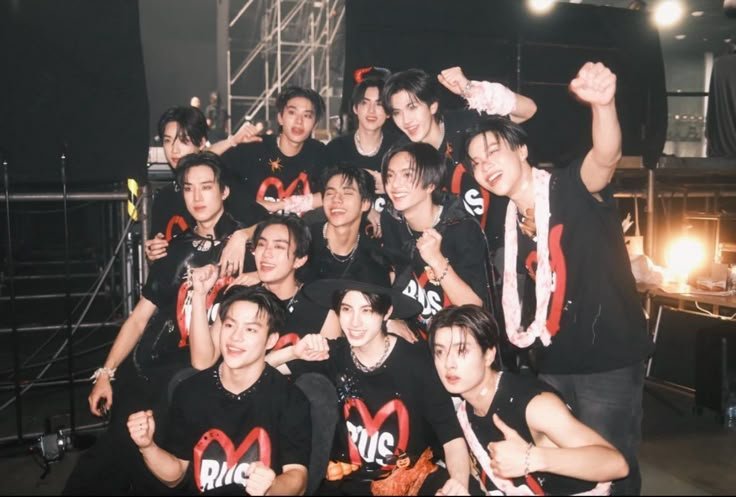 happiewp's tweet photo. 15 days left แล้ว อีกไม่นานก็จะได้เจอกันในคอนเสิร์ต ตื่นเต้นมาก ๆ 🥹ตั้งแต่ปล่อยเพลง รักมักยาก พี่ฟังแทบไม่หยุดเลย ชอบเพลงนี้มาก ขอบคุณที่ทุกคนตั้งใจทำงานหนักนะ ขอให้ภูมิใจกับผลงานชิ้นนี้ชอบเพลงมาก รอดูสเตจเพลงนี้ในคอนเสิร์ตสุดๆ แค่เห็นท่าเต้นนิดเดียวก็ตื่นเต้นแล้ว รอดูๆ
แล้ววันนี้เป็นยังไงบ้าง เหนื่อยไหม ได้กินของอร่อยหรือของที่ชอบบ้างหรือเปล่า อย่าลืมดูแลตัวเองและดูแลกันและกัน พักผ่อนให้เพียงพอ แล้วทำให้เต็มที่ แล้วเจอกัน ตื่นเต้นมาก ๆ รักนะคั้บฝันดีนะอ้วมม 🤍 #BUS_LIGHTASONE #BUSbecauseofyouishine