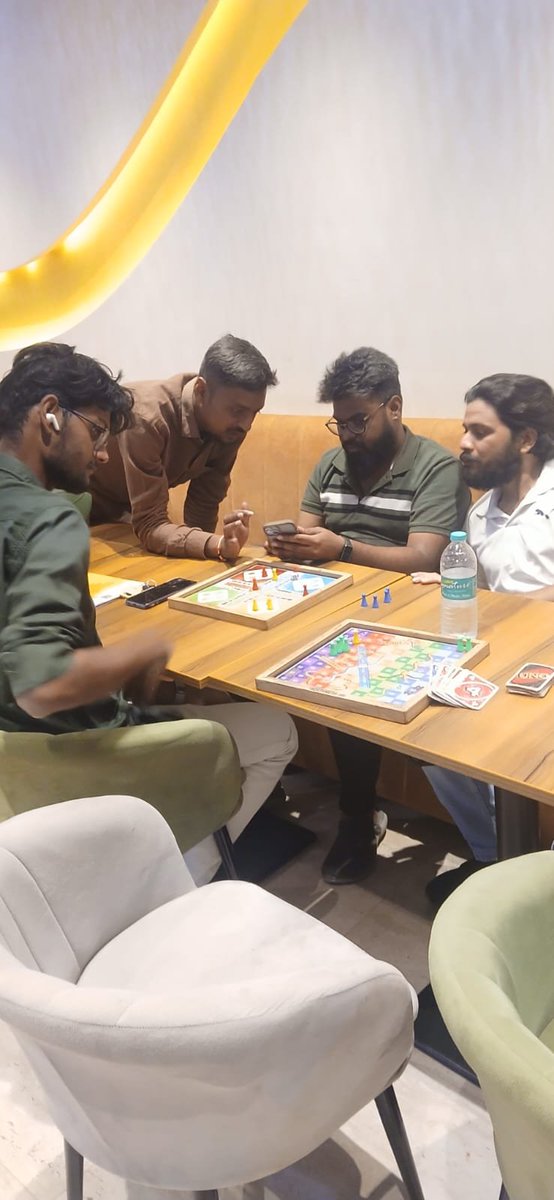 IYCKarnataka's tweet photo. As part of the 'Chhatron Ki Goonj' campaign, we are reaching out to students directly where they are—visiting colleges, cafes, and tea/coffee hangouts to engage in meaningful conversations with them.
​After attentively listening to their opinions and concerns, we explain the purpose and necessity of the 'Chhatron Ki Goonj' campaign, inspiring the students to voluntarily step up and support the movement. The foot soldiers of our campaign are truly winning the students' hearts with their positive approach and excellent conduct.
​This is not just a campaign; it is a matter of our students' future!
​#chhatronkigoonj #iyckarnataka