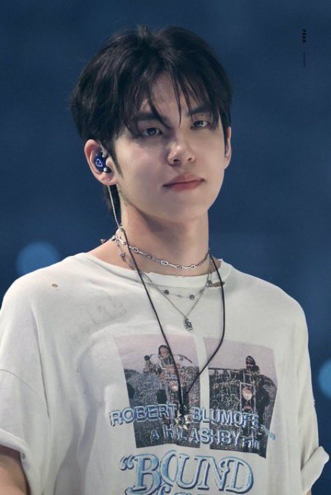 1LuvvYK's tweet photo. 중콘 때 필이 착장 너무예뻣다고 생각하는 사람
저요.. https://t.co/Ihrz8JaquQ