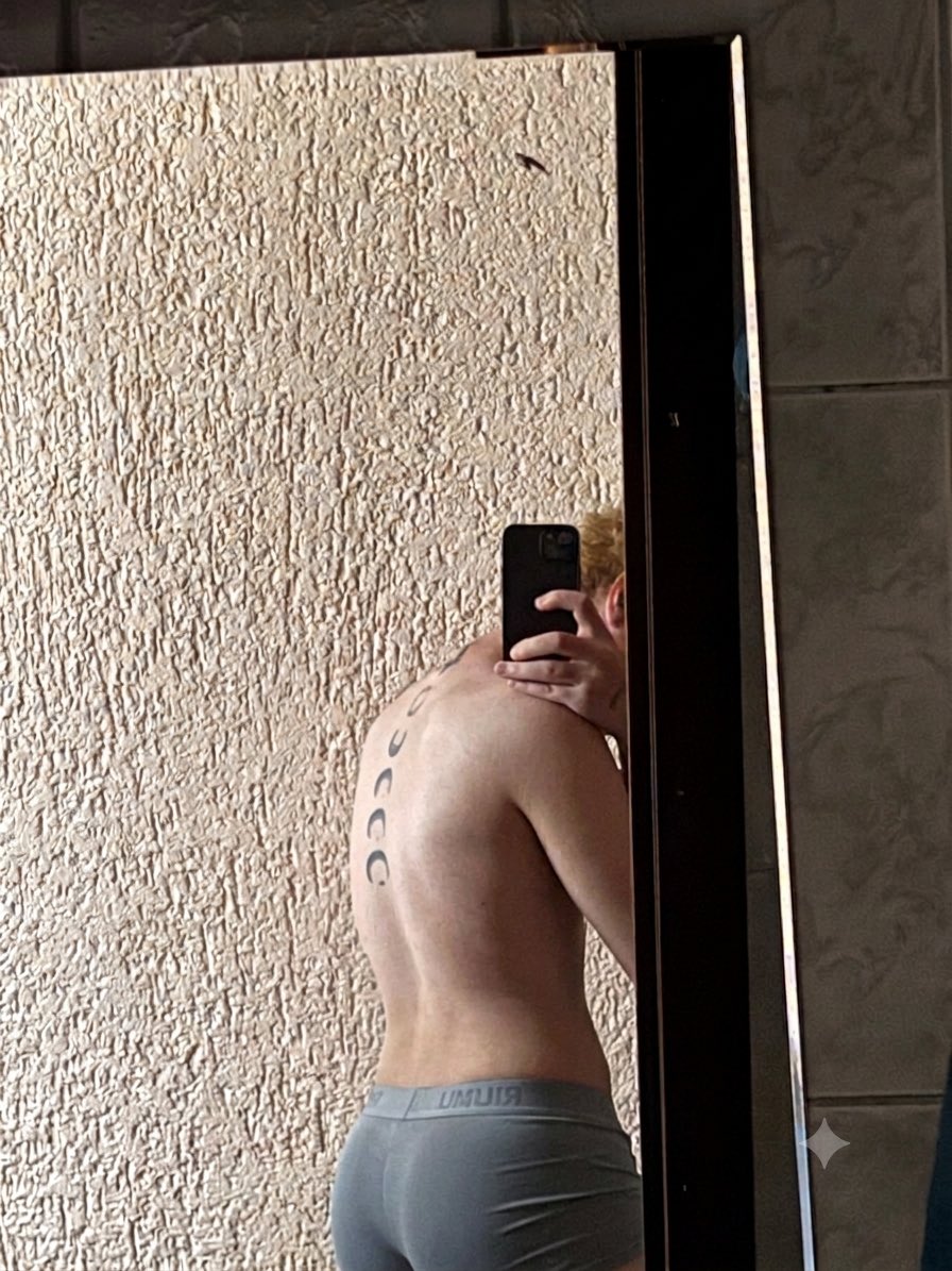 your_oppa22's tweet photo. #нюдсочетверг  такой сегодня https://t.co/PYrGAcLB1q
