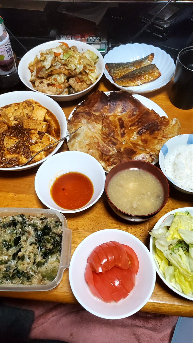 myanmar_beatup's tweet photo. そういえばこないだのウチのごはん。
左下はしらすおろしワカメ入り。

そして今年も来ました博多天神の冷やし中華！これが一番美味い‼️ https://t.co/7KCNDFUAPa