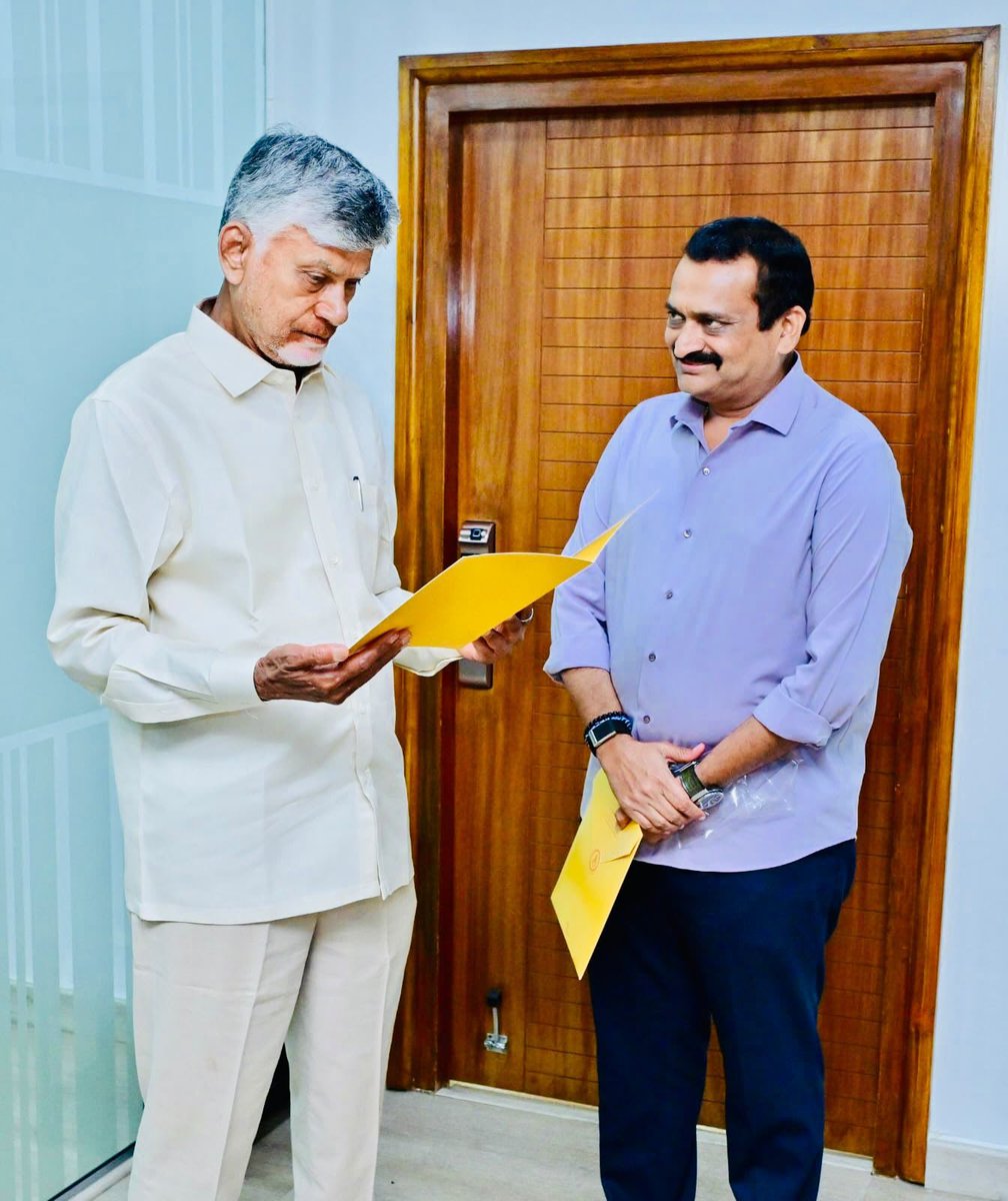 Shiva4TDP's tweet photo. పెద్దాయన తో బండ్లన్న ❤️❤️

@ganeshbandla https://t.co/XAediYal0B