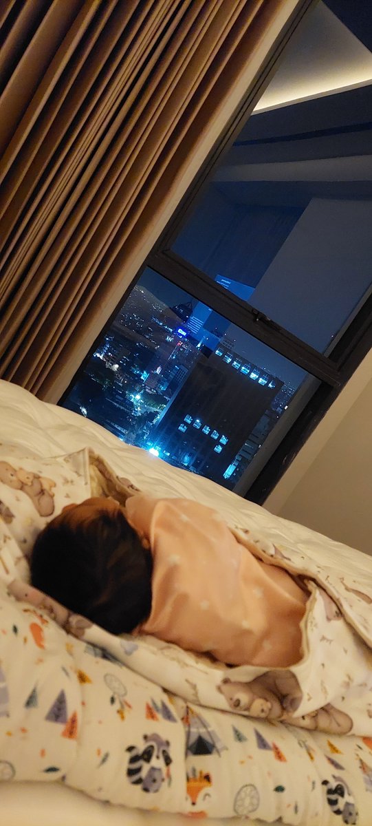 indrianayasmin's tweet photo. Anak gue bobo tenang, mamanya nangis

Sakit kontraksi melahirkan sakit fisik bisa di lupain 

Sakit karena omongan cukk ga tahan aku 😇😭😭😭

Nusuknya nyampe ke hati pikiran dan jiwa asliii omongan orang penyakit bgt asli https://t.co/QK7TbTj4VX