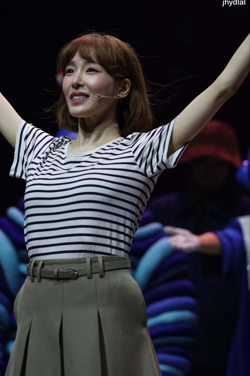 jhydlal's tweet photo. 파니언니눈 그냥 막 찍어도 예쀼네..... https://t.co/qVjbZwmf7o