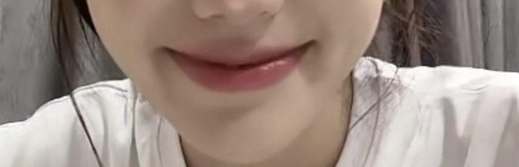 NgocHoaaa22's tweet photo. Come here come here 
Tonight’s challenge: Guess whose lips these are from the photo! Whoever guesses correctly will receive a prize from Miephat. 😆😆😆
Tag a friend to vote together!
1/Mie
2/Lene
3/P’Le
4/P’Mie
5/https://t.co/0HUu4Xoujd

#lovebeyonddream #mieaya #miephat #ayaorapan
