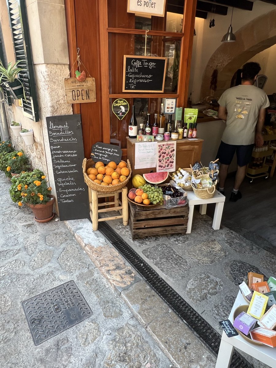 ExistentialJon's tweet photo. Rented a car, drove to Valldemossa. Chopin spent a bit of miserable time here. Well I wasn’t ill nor is it winter, I was just taking in the glorious sun and scenery. I attempted Deià - Robert Graves’ territory, no parking. Another time Mr Graves. Maybe a refresher of I, Claudius? https://t.co/mCfBtMgxZe