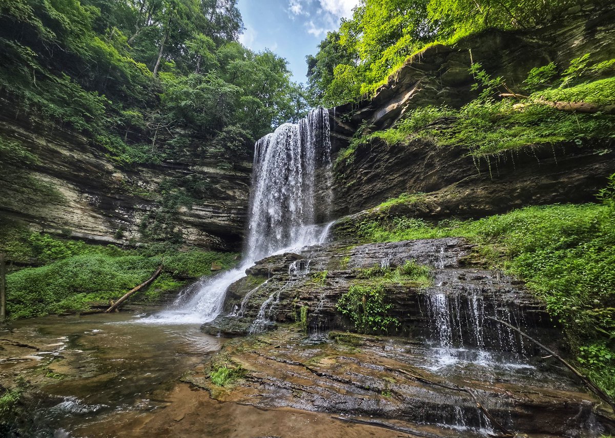EastTNHiking's tweet photo. Abrams Falls, Va. An absolute stunner of a waterfall and the first one I ever visited. https://t.co/DhyBdCrcB4