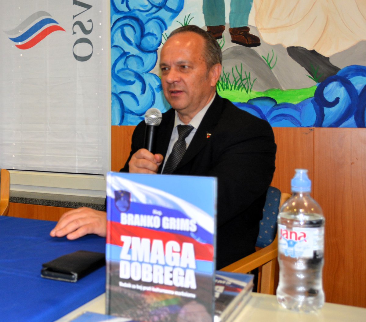 Slovenec1994047's tweet photo. 🇸🇮 🇸🇮 🇸🇮
Lahko smo veseli. Evropski poslanec @BrankoGrimsX je povedal, da ostaja član @strankaSDS. Se vidimo v Bovcu.
#ZmagaDobrega #BogDružinaDomovina https://t.co/wVcd2lvsXD