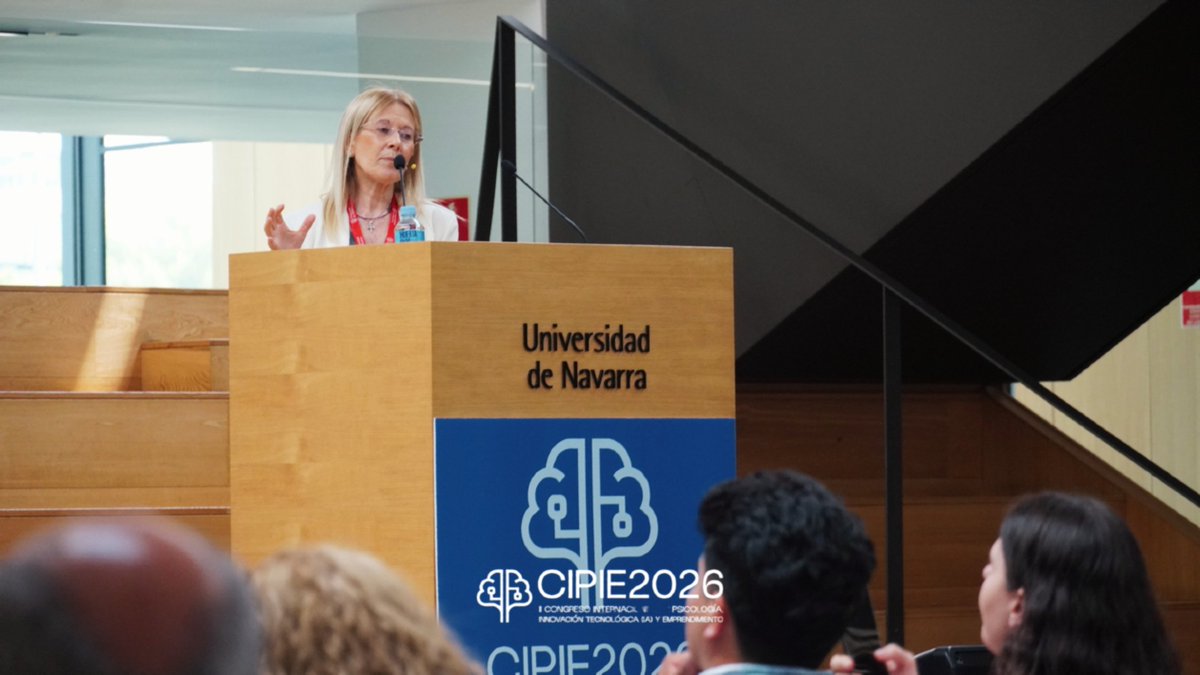 CIPIE2026's tweet photo. Continuamos en #CIPIE2026 abordando la transferencia del conocimiento en Psicología aplicada: de la investigación a la innovación.

Consuelo Sáinz y Fernando Sánchez Santed presentan experiencias de creación de soluciones digitales, IA y neurorehabilitación. https://t.co/V0L4feVjms