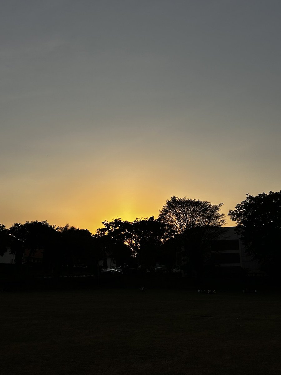 Akeda4's tweet photo. Dear #SunSet crew, I passed by the hill where the “future began” and harvested this beauty for you. 

As i watched the #SunSet past the Ivory Tower, it reminded me of many years ago when we walked out of Makerere at the end of our undergraduate studies, it was beautiful for some and a start of uncertainty for others. 

I pray that may we always see the beauty in #SunSets…an opportunity to reset and get ready for a brighter future.

“The future begins here @Makerere #BeautifulSunSet