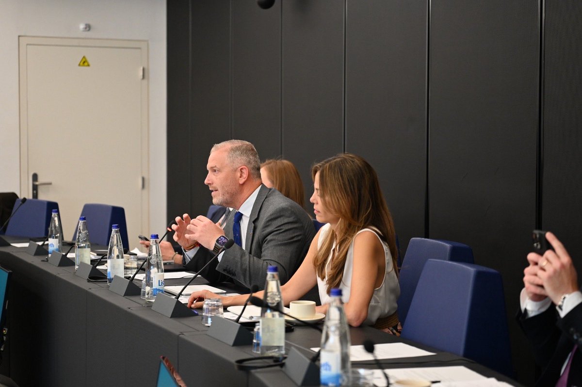 herqles_es's tweet photo. 🇪🇸🇪🇺 #Urgente | Diego Solier y Nora Junco, el único grupo de la derecha española que ha votado de forma unánime contra el Chat Control en la UE. 

Los eurodiputados del ECR se han opuesto hoy en el Parlamento Europeo el Chat Control, que permitirá a la UE acceder a los mensajes privados de los europeos. 

En su oposición les han acompañado cuatro de los seis eurodiputados de VOX y varios partidos minoritarios de la izquierda y regionales.