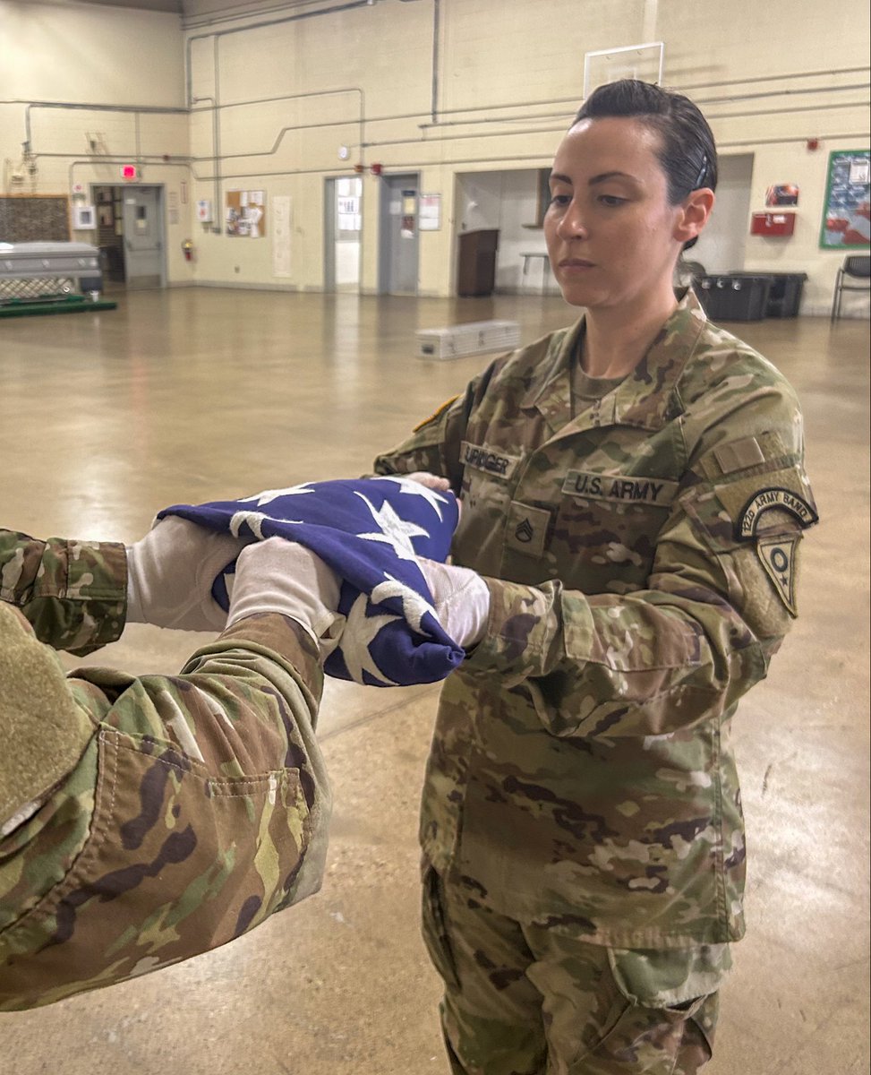 OHNationalGuard's tweet photo. Soldiers assigned to a military funeral honors team conduct drills during a training event at Defense Supply Center Columbus in Columbus, Ohio. The training reinforced the team’s commitment to honoring fallen service members with precision, dignity and professionalism. https://t.co/vR7drAse0m