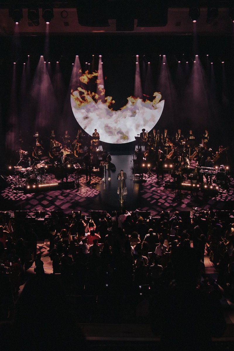 Solaofin's tweet photo. Adekunle Gold live orchestra• Toronto https://t.co/J0RTSETMNG