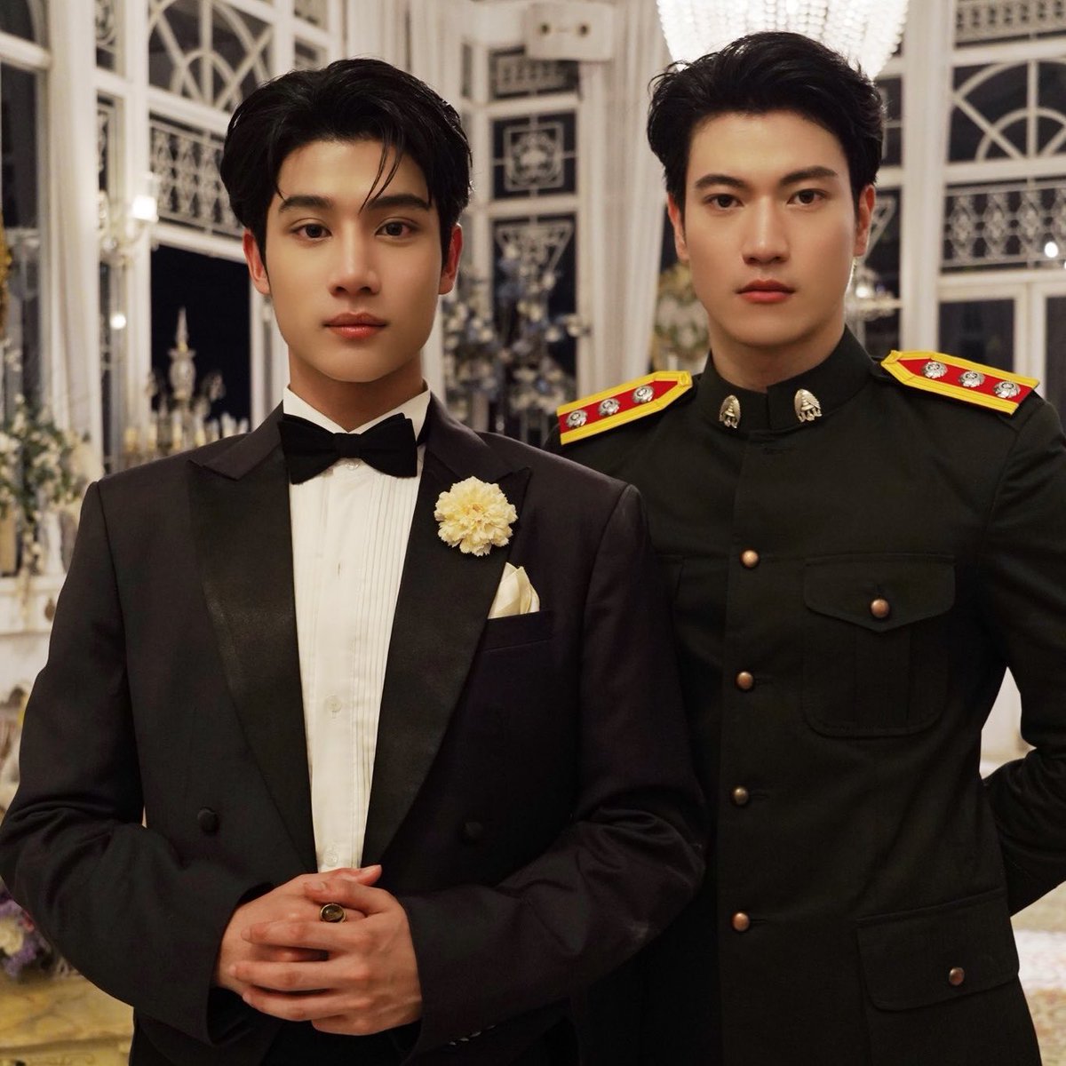 julysamsibil's tweet photo. ทำไมทัพบกเครื่องแบบข้าวต้มมัดชอบได้แฟนแป๋ว https://t.co/EPzae1xmky