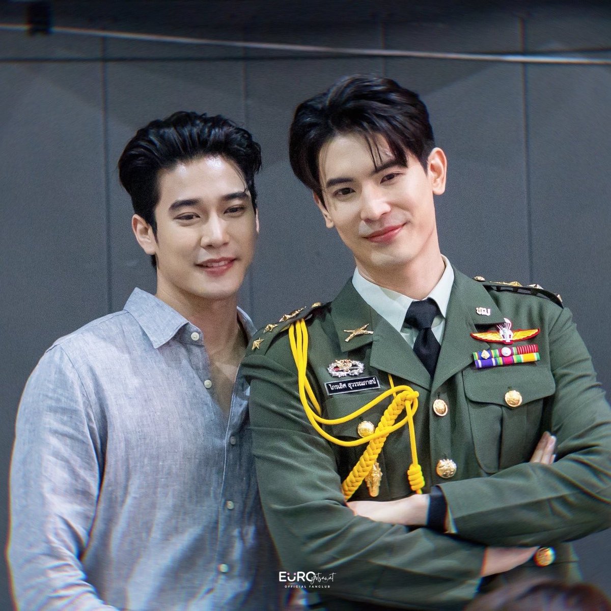 julysamsibil's tweet photo. ทำไมทัพบกเครื่องแบบข้าวต้มมัดชอบได้แฟนแป๋ว https://t.co/EPzae1xmky