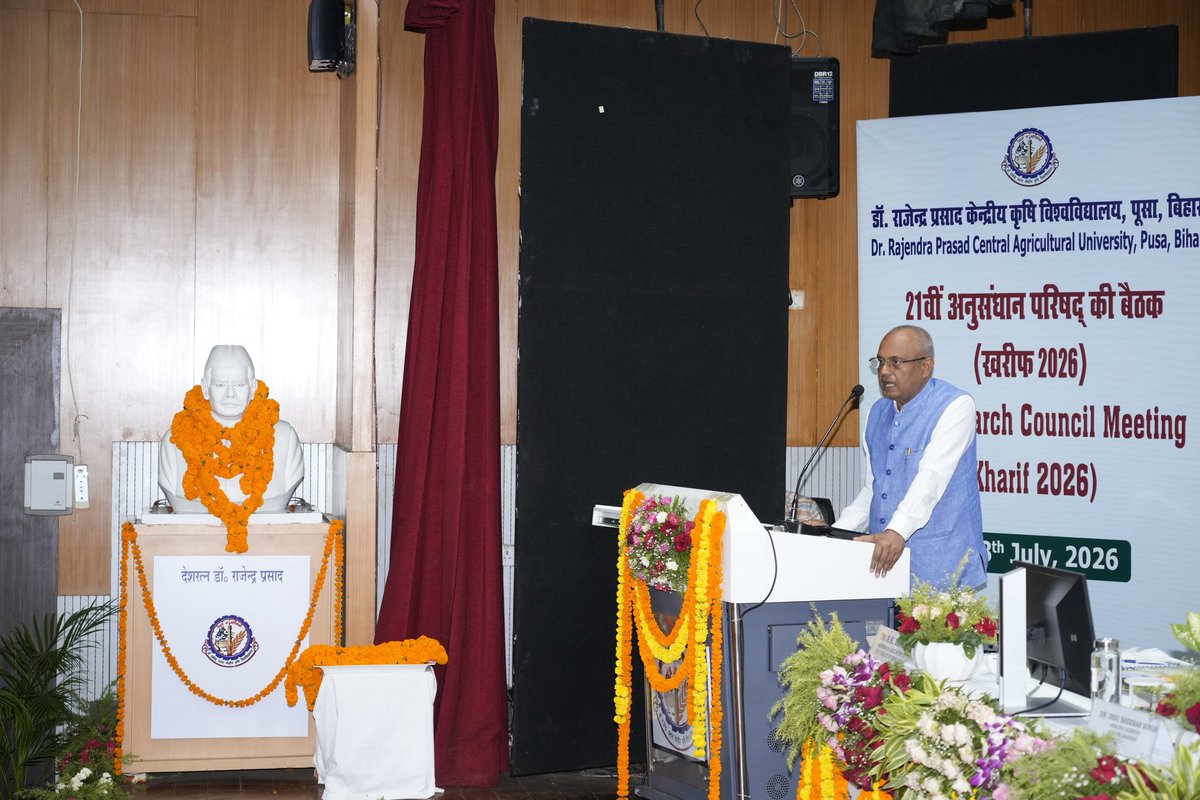 Rpcau_pusa's tweet photo. @Rpcau_pusa में 21वीं अनुसंधान परिषद (खरीफ)-2026 की तीन दिवसीय बैठक माननीय कुलपति डॉ. पी. एस. पाण्डेय की अध्यक्षता में सफलतापूर्वक आयोजित की गई। बैठक में विश्वविद्यालय में संचालित अनुसंधान परियोजनाओं, विकसित प्रौद्योगिकियों एवं नई फसल किस्मों की विस्तृत समीक्षा की गई। https://t.co/osSVH8sTxf