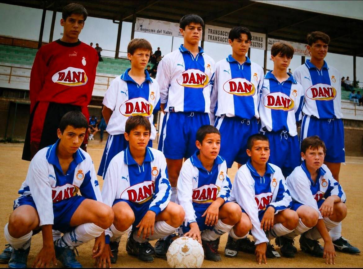 javimarquez_6's tweet photo. Vuelvo al Espanyol con enorme ilusión, con muchas ganas de afrontar este nuevo reto, ahora tendré el privilegio de ayudar a los jóvenes que empiezan su camino, transmitiéndoles los valores y el sentimiento que hacen tan especial a este club. 

Muy feliz de volver a casa. 💙🤍 https://t.co/X9LaMvzrwg