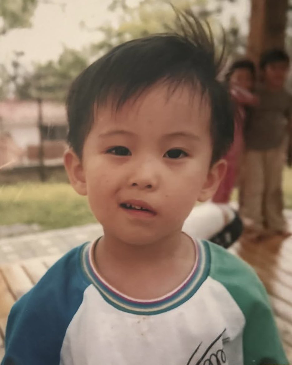 isaturonmarch's tweet photo. : ป๊าทะเลาะกับหม่ามี้อยู่ หม่ามี้ไม่คุยกับป๊าเลย บอกหม่ามี้ให้หน่อยป๊ะขอโทษ

: ป๊าฝากมาบอกว่าถ้าไม่อยากคืนดีก็ไม่ต้องคืนดี https://t.co/rN807F83tz