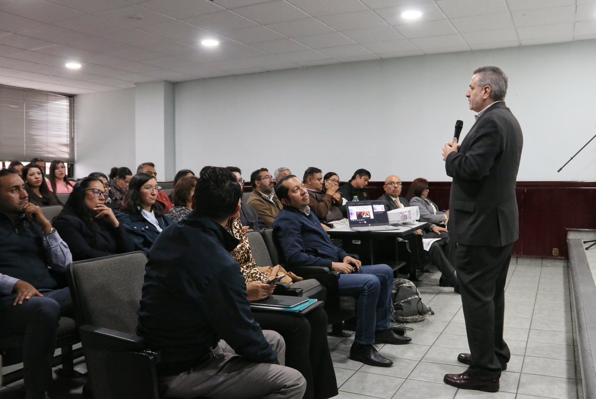 Infoem's tweet photo. El Comisionado @lgparranoriega condujo los trabajos de la plática sobre "Prevención de la #ViolenciaDigital", dirigida a #SSPP del @TolucaGob, #OPDAPAS, Instituto Municipal de la Mujer y el #DIF de la capital mexiquense. https://t.co/JWA3EdFBhG