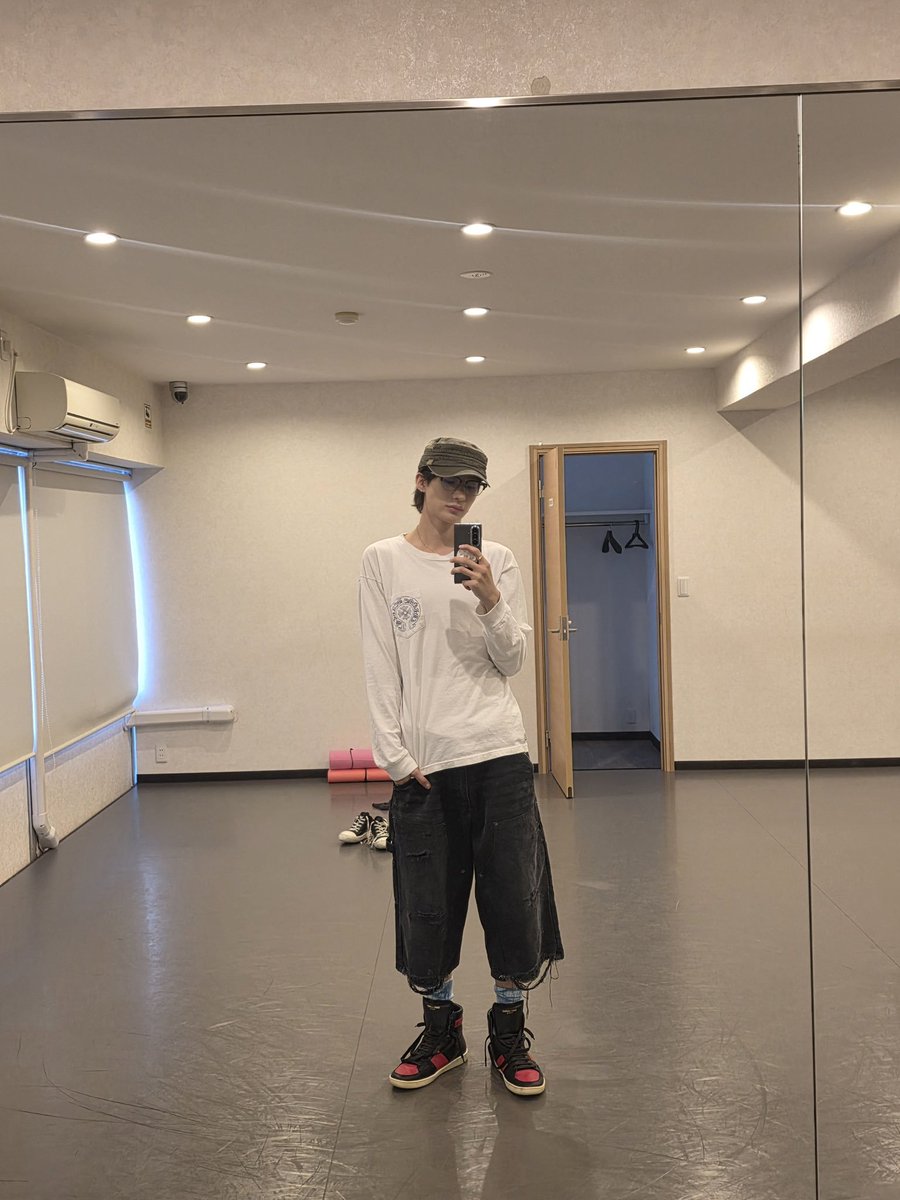 riize_archives's tweet photo. 260710 🦕💭 https://t.co/2F92rkjBFf