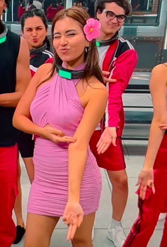 bbcoree_'s tweet photo. She thinks she looks cute 🤡
 The most irritating contestant this season. 😭

#LockUpp2 https://t.co/TM4IIkZI1G
