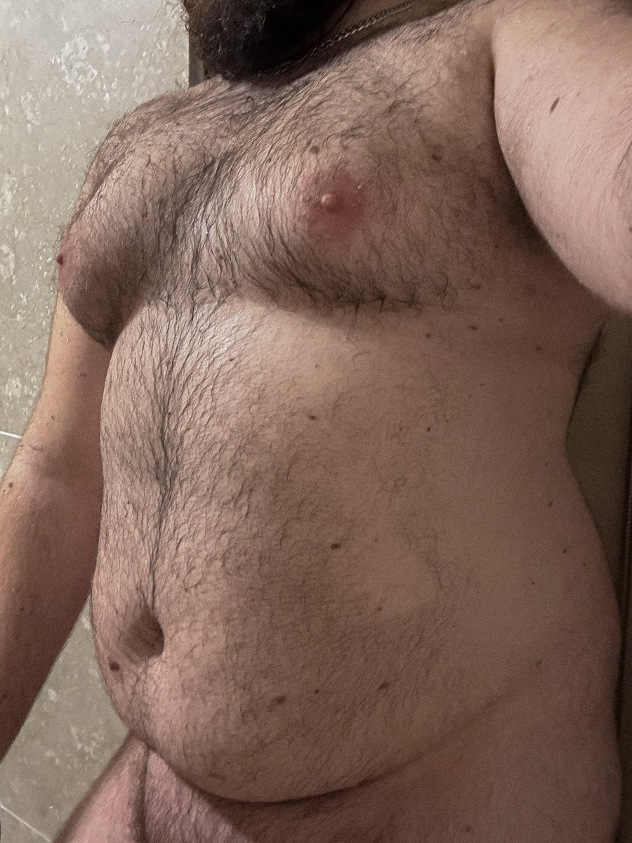 crberme's tweet photo. sometimes i forget how big i’ve gotten lol https://t.co/eKozkCBAkG