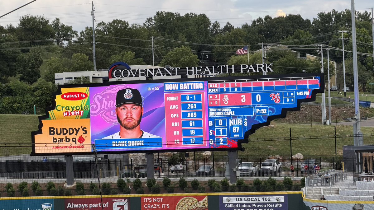 HRLawKnox's tweet photo. So fun to watch Blake Burke play in Knoxville again! Crowd even cheered for him!  Welcome back @blakeburke_ https://t.co/zrO2eBc0te