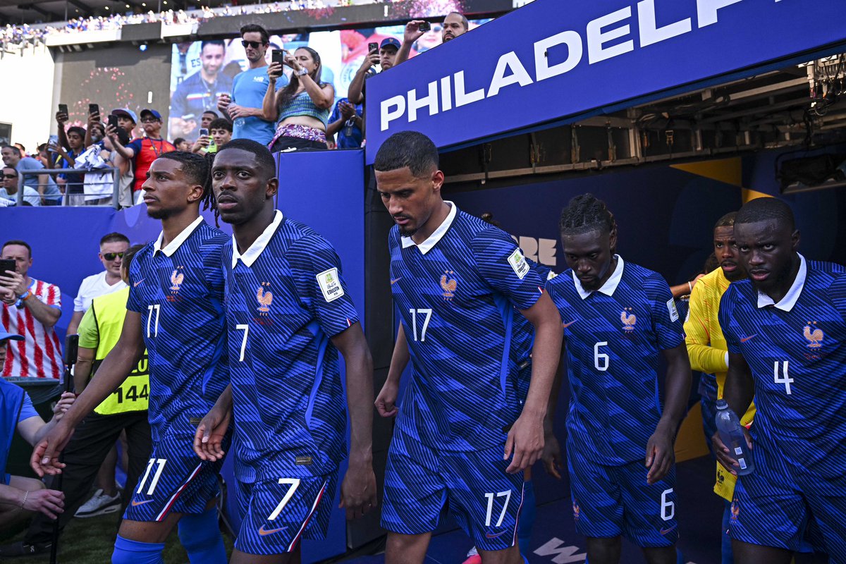 _BeFootball's tweet photo. 🚨🚨 ANTOINE GRIEZMANN 🇫🇷 SERA EN TRIBUNES POUR SOUTENIR LES BLEUS CE SOIR FACE AU MAROC 🇲🇦 !!!!

Porte nous chance Grizou 🍀 

(@lequipe) https://t.co/lUxvRujlW0