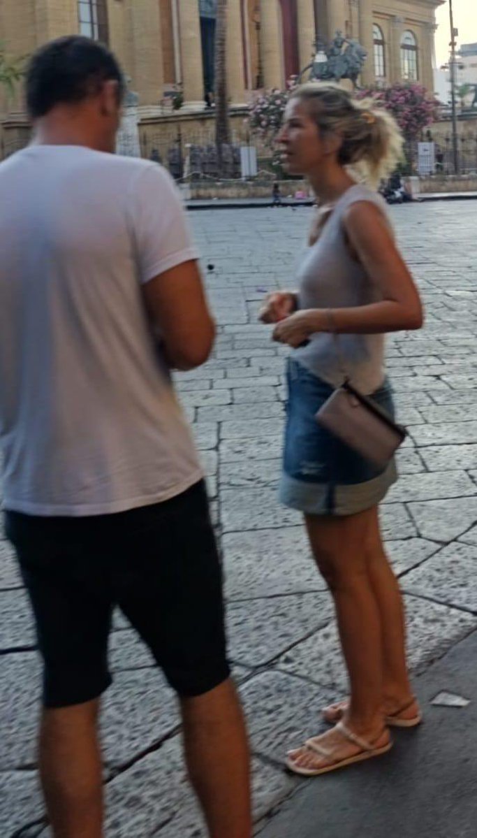 vucicevicdj's tweet photo. Бојана Савовић, тужитељка блокадерка, на Сицилији. Холидеј, јбг https://t.co/Di5Gzhm5K9