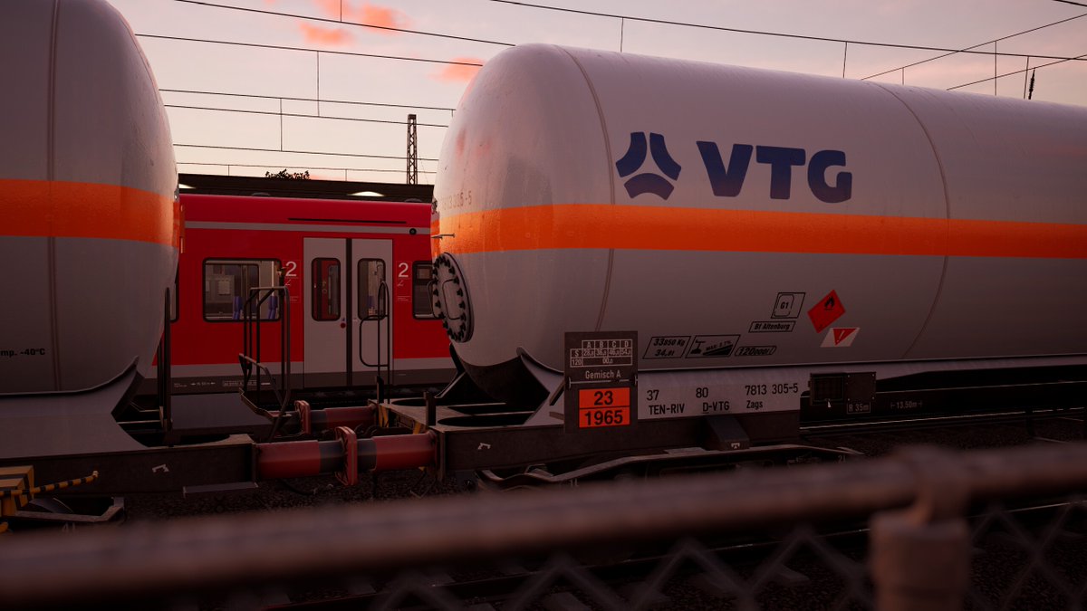 SkyhookGames's tweet photo. Zags Gas Tankers🙌

These iconic tankers are very common from many European networks, transporting import goods across the North Sea, Atlantic &amp; Mediterranean ports.

In Cargo Line Vol. 6, they're available in both pristine &amp; weathered conditions! 👇

https://t.co/WVDhiNRCgP https://t.co/jXSj7rLm1R