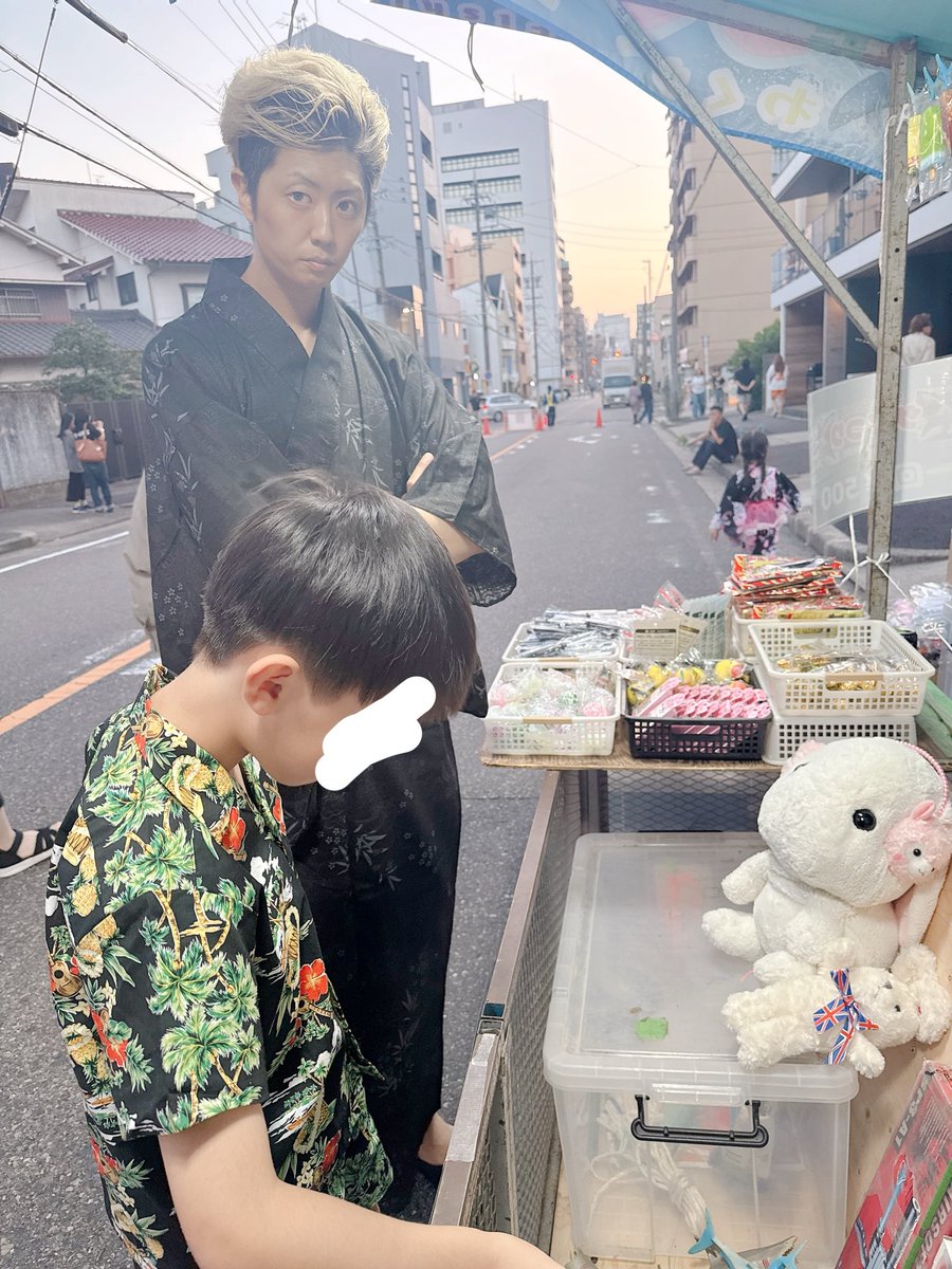 MARIA19694585's tweet photo. 近所の夏祭りに息子が行きたい
って言い出して
腰痛いのに
お仕事終わりに連れてってくれた
ひろきでした🤭︎✨️
@hrkpokekara https://t.co/vb9xGcdUow