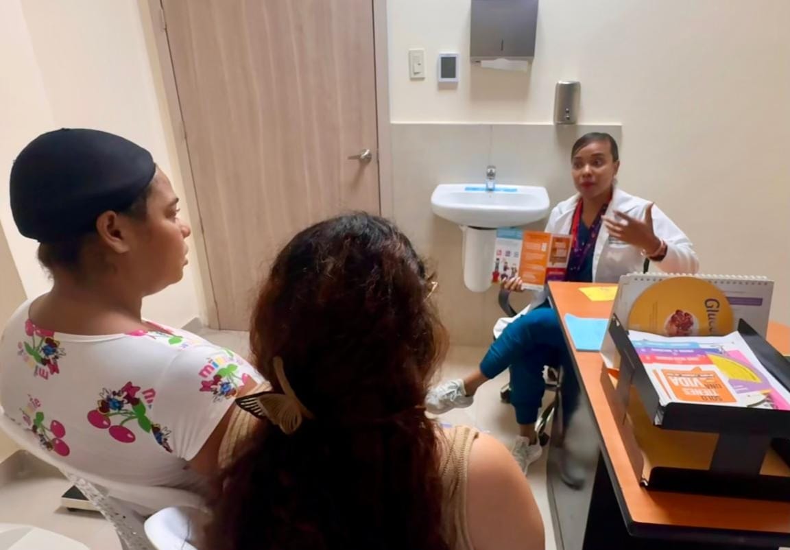 Salud_Guayas's tweet photo. En el Centro de @Salud_Ec #Trinitaria garantizamos el acceso a servicios de salud sexual y reproductiva para grupos prioritarios. 
​Brindamos prevención, consejería y atención médica de calidad con enfoque de derechos. 
El bienestar de todos es nuestra prioridad. https://t.co/Qp6VQ8t6su