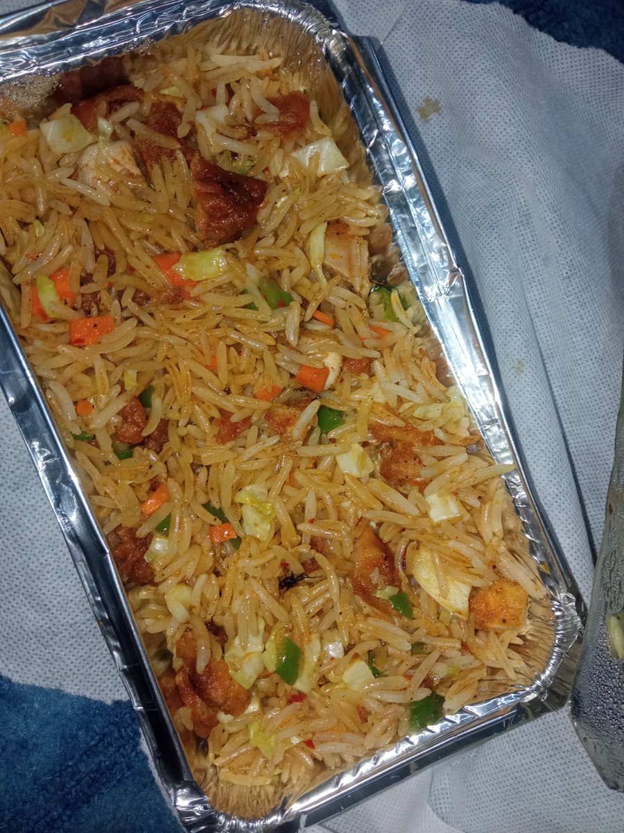 mujebhat2008's tweet photo. @Swiggy This is a serious food safety issue. I found a dead fly in my Chicken Fried Rice (Order ID: 242576189067235 I expect an immediate full refund Customers should not have to wait for resolution when unsafe food is delivered @SwiggyCares  proof attached @fssaiindia https://t.co/w99nX8lVS1