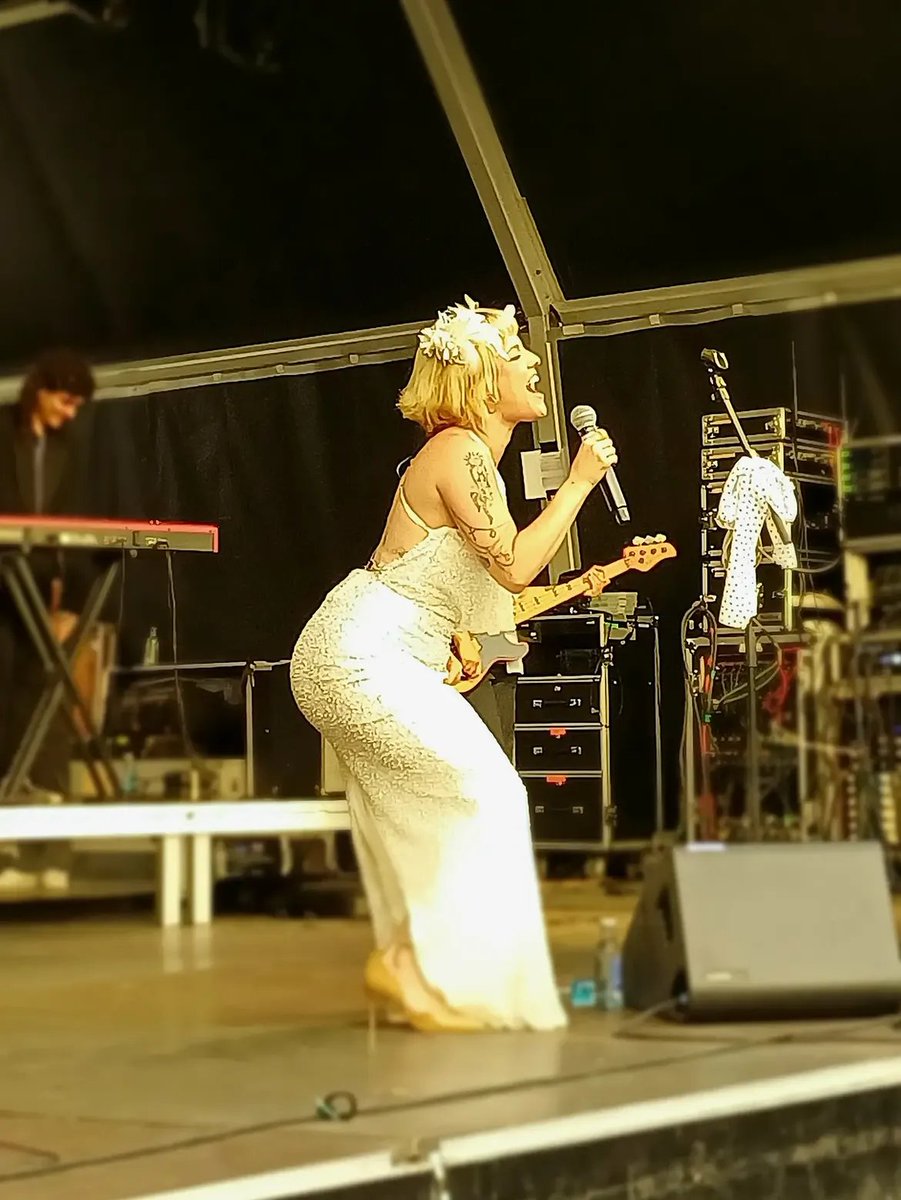 MPocode5's tweet photo. Silcerino • @silcerino • vía Post 🩵✨¹

#Coruña | Bonito #MiércolesNoche con Alba Reche poniendo l música en directo al último día del Atlantic Pride en el escenario de la plaza de Pontevedra.

https://t.co/8tp0Uhaiv9 https://t.co/RuCDpkINp6