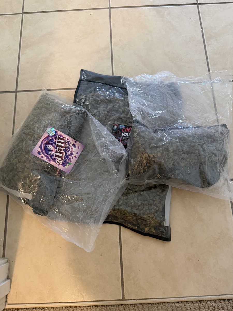 luhdreko's tweet photo. Bags came n https://t.co/7dGyCZfQ6f