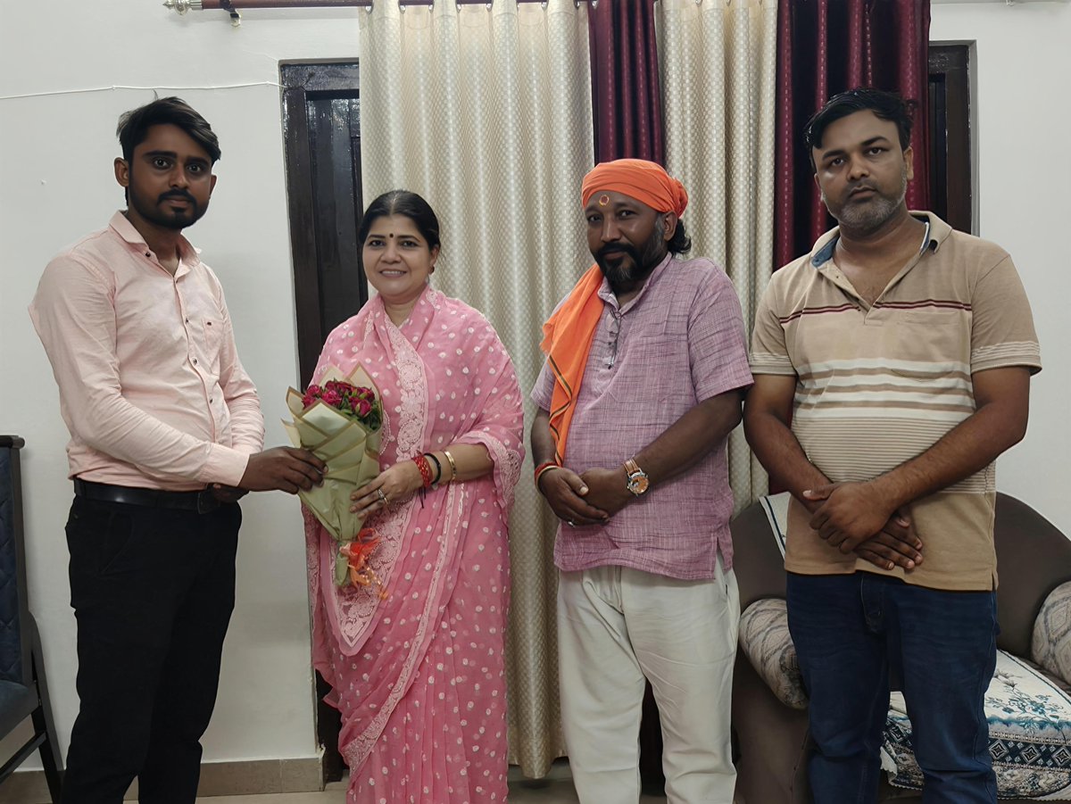 YogendraJayswal's tweet photo. मा० उपाध्यक्ष राज्य महिला आयोग श्रीमती #Charu_Chaudhary जी जिला अस्पताल सिद्धार्थनगर में इमरजेंसी आदि वार्डों का औचक निरीक्षण करने के उपरांत शासनादेश के अनुसार मरीजों को समुचित उपचार व्यवस्था उपलब्ध कराने के लिए सम्बंधित अधिकारी गण को निर्देशित किया। #dmsdr @CMOSiddharthna1 https://t.co/47VzdhO3BF