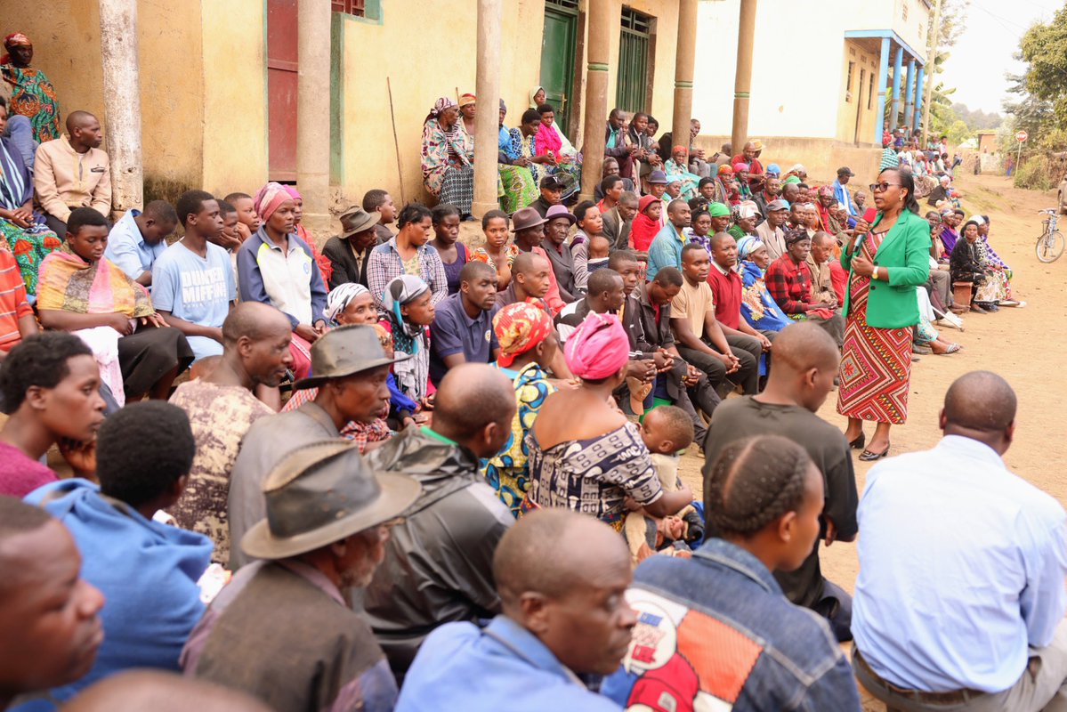 BureraDistrict's tweet photo. Yabakanguriye :

- Kugira isuku (isuku ikaba umuco wa buri wese)
 - Gutanga umusanzu wa Mituweli ya 2026-2027
- Kwizigamira muri EjoHeza no kongera ubwizigame
- Kwitabira umurimo 
- Kurwanya imirire mibi n'igwingira ry'abana bato. https://t.co/DpRaMsCzE7
