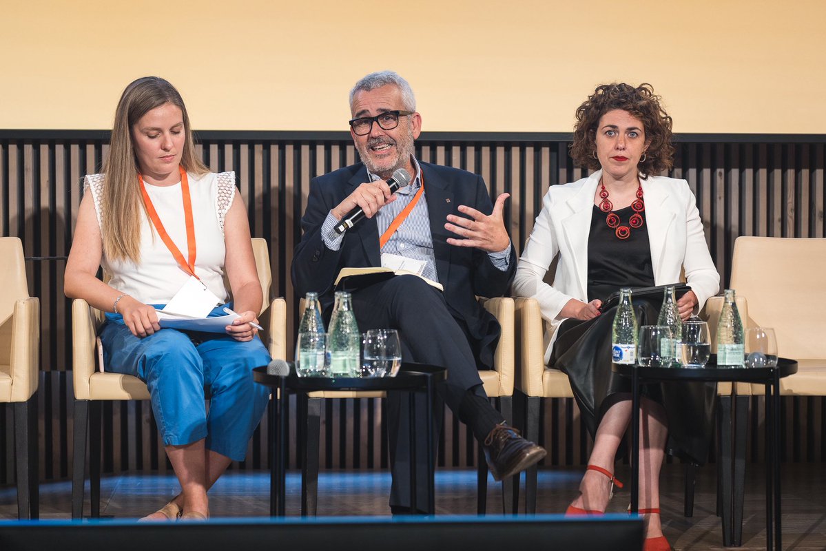 exteriorscat's tweet photo. 🌊 MedCat Days 2026

Debat organitzat amb la @CPMR_Europe sobre el reforç de la diplomàcia territorial en l'acció exterior de la UE.

Conseller @jduch: "La cooperació entre regions veïnes és avui més necessària que fa uns anys. Hem d'aprofitar els espais i ser-hi més influents". https://t.co/iljKOfTuMi