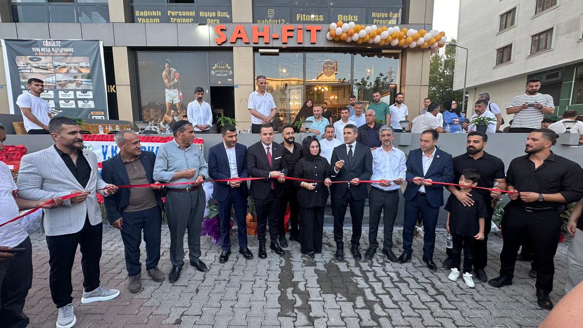 Erdalarikan12's tweet photo. İş insanı Ömer Bircan, Şahin Tüncer ve Ayetullah Hansu  tarafından hizmete sunulan işletmenin açılışını gerçekleştirdik.

Rabbim hayırlı eylesin, bereketli kazançlar nasip etsin. https://t.co/MPkYAmqfCH