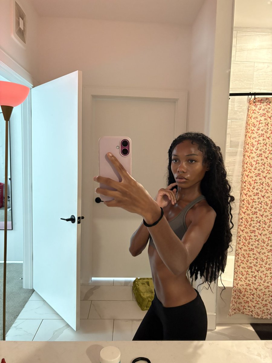sp0ilednrude's tweet photo. needy wallet 4 me :p https://t.co/vxB10nYJuk