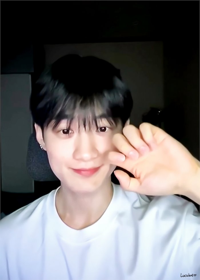 Luculent617's tweet photo. 260614
버블라이브           

🍀https://t.co/gqqAD4nHDz

 #용승 #베리베리 #잠깐_묭    
김용승 VERIVERY YONGSEUNG https://t.co/jqL3S95iWw
