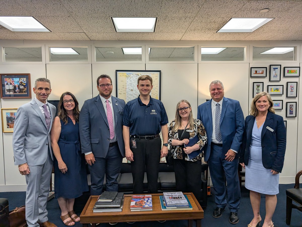 ASBOUSA's tweet photo. Thank you to all our SBOs and Supts who joined us on the Hill yesterday to advocate for education! #aasaadv #asbocate https://t.co/a2fDuZWn4N