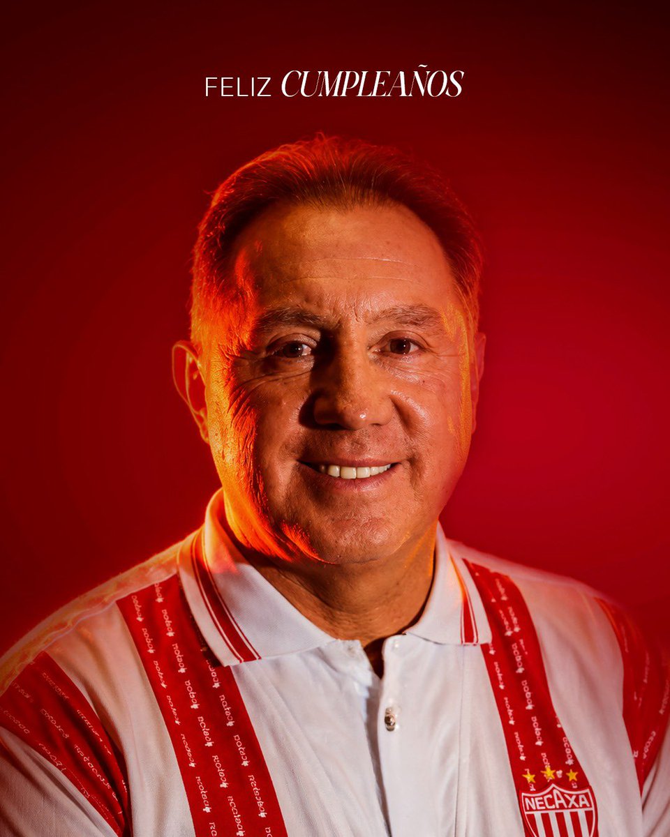 ClubNecaxa's tweet photo. Celebrando cada gol, asistencia y jugada que hizo a Rayos y no Rayos enamorarse de este deporte… ¡Feliz cumpleaños, Leyenda! 🎈

Feliz cumpleaños al gran @dtAlex_Aguinaga… 🎂
¡Súmense con sus felicitaciones, Rayos! ⚡️ https://t.co/4JhMDENNhu