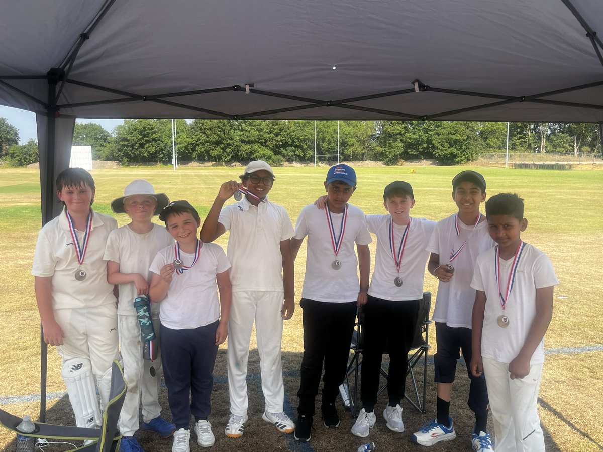 ManorParkSchSM1's tweet photo. The KS2 Cricket team took part in the @SurreyCricketFd Connellan Cricket finals! They topped the group reaching the finals. They unfortunately lost narrowly in the finals finishing in 🥈🏏Well done team 👏@LEOsports7 #MPPAphyiscaled https://t.co/M51J45eJw7