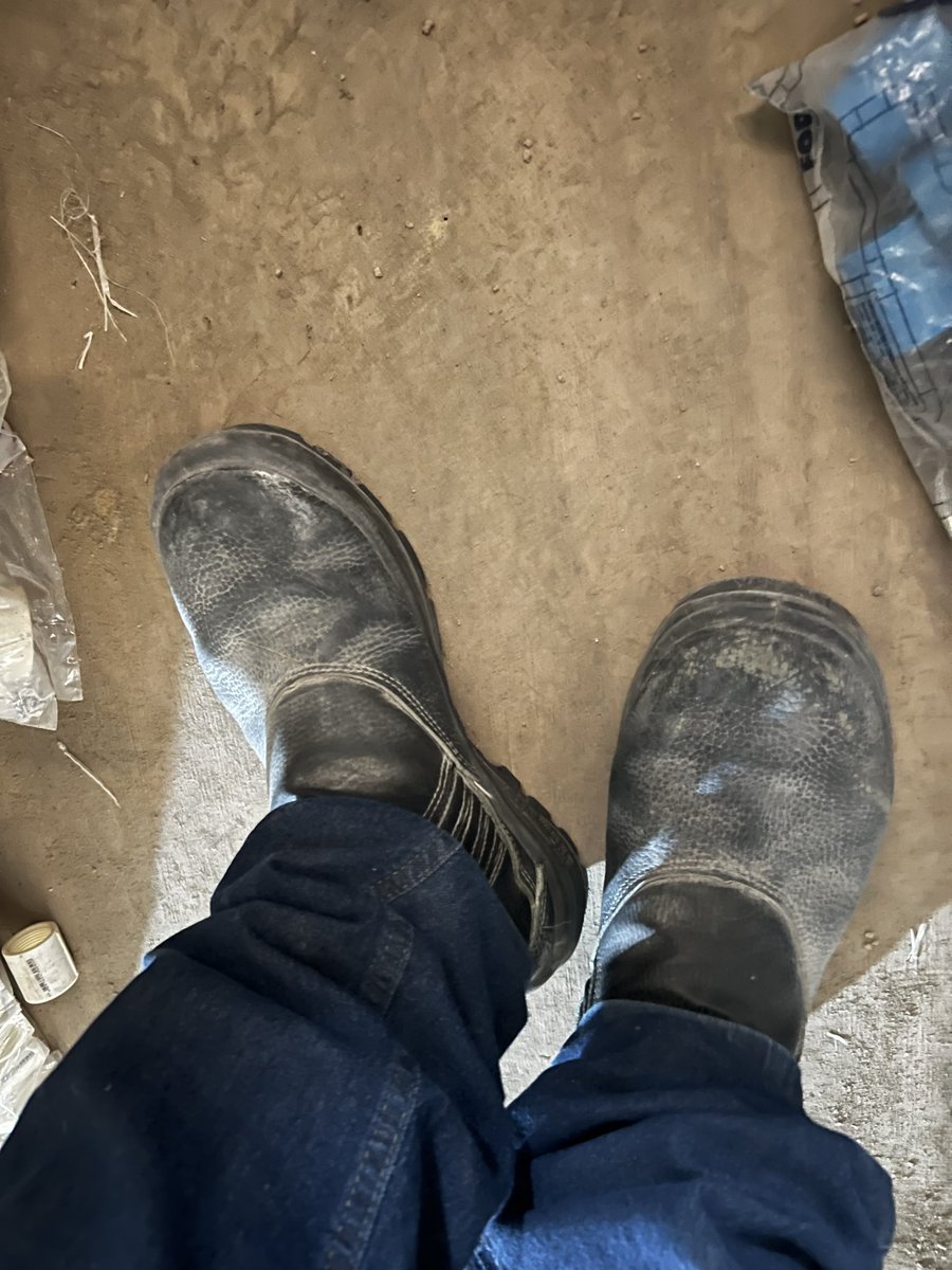 alphaluizz's tweet photo. Alguém quer a bota com o chulé do alpha?

#footfetısh #feetfetısh #photofeet #feedomination https://t.co/wT8Xik9hhs