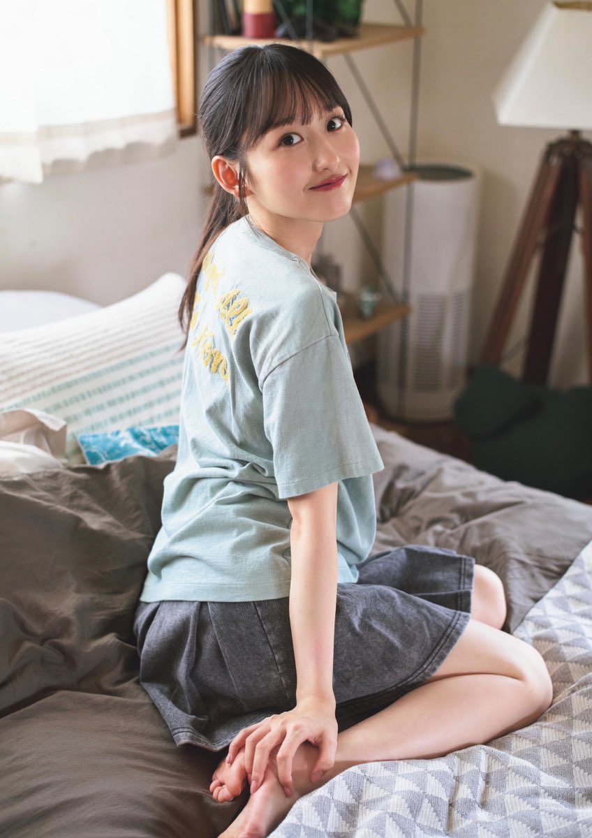 krs4545's tweet photo. 一ノ瀬美空　足裏　足指
可愛い顔して臭そうな足してる💕 https://t.co/8FXHGsFfWn